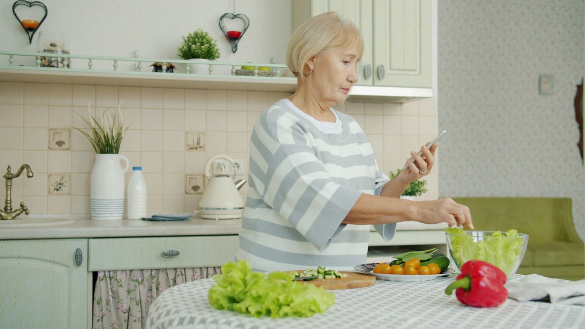 Caldo de huesos con verduras